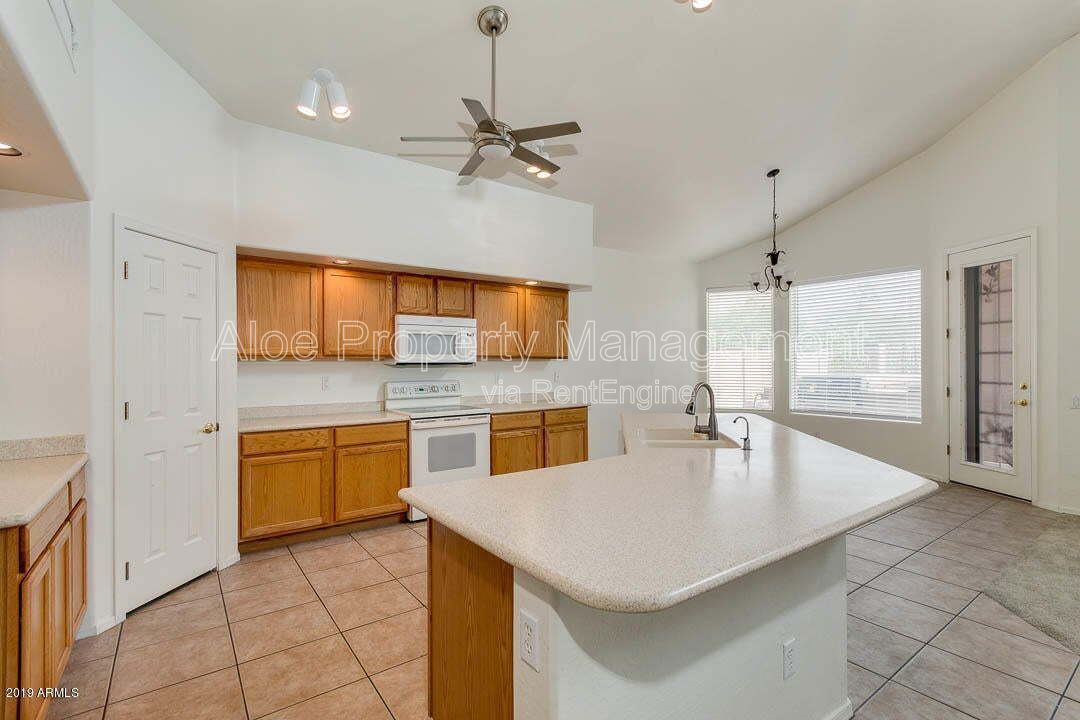 6321 S Four Peaks Pl in Chandler, AZ - Community Pool property image