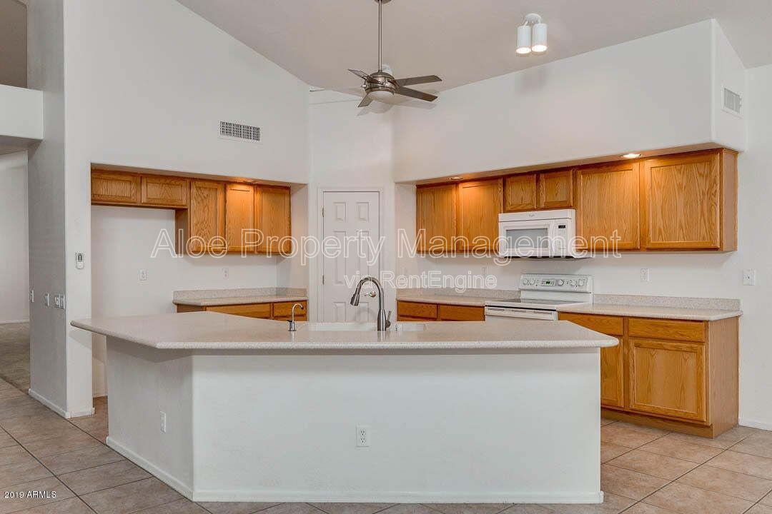 6321 S Four Peaks Pl in Chandler, AZ - Community Pool property image