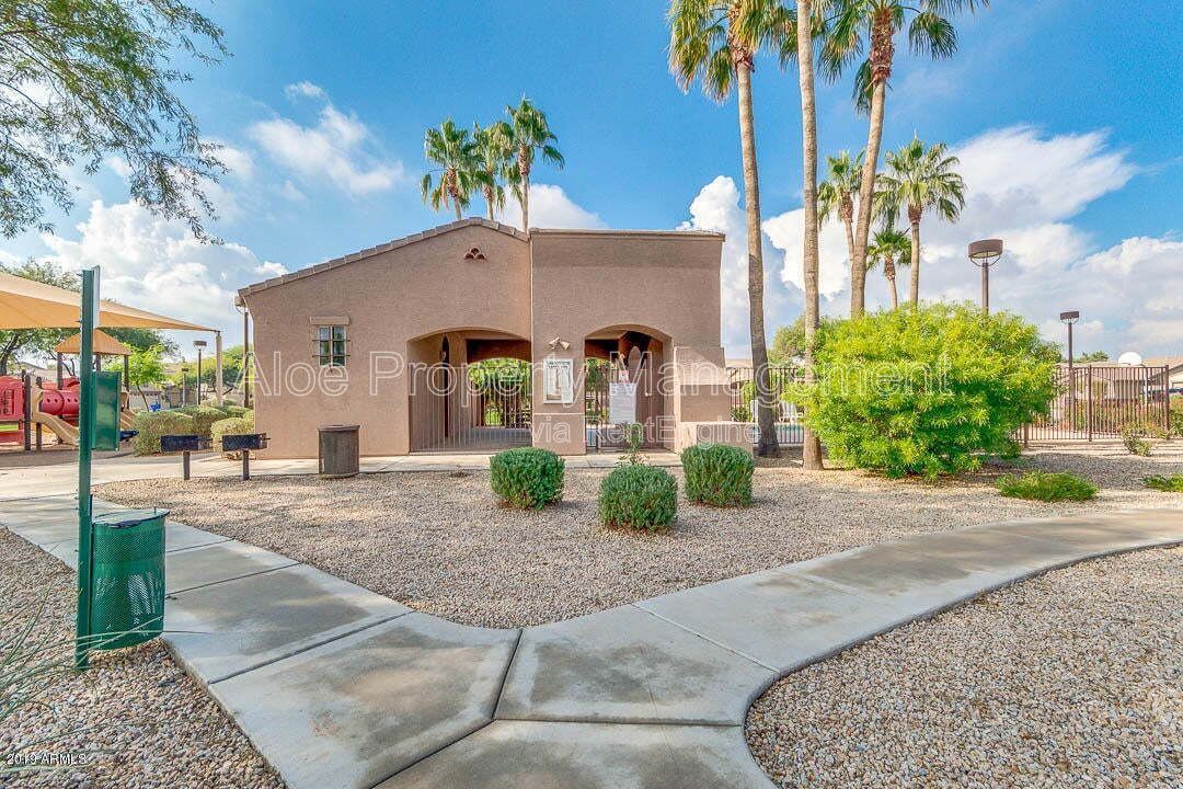 6321 S Four Peaks Pl in Chandler, AZ - Community Pool property image