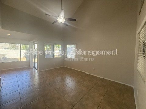 410 S Seawynds Dr in Gilbert - The Islands - Community Pool property image
