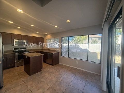 410 S Seawynds Dr in Gilbert - The Islands - Community Pool property image