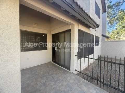 410 S Seawynds Dr in Gilbert - The Islands - Community Pool property image