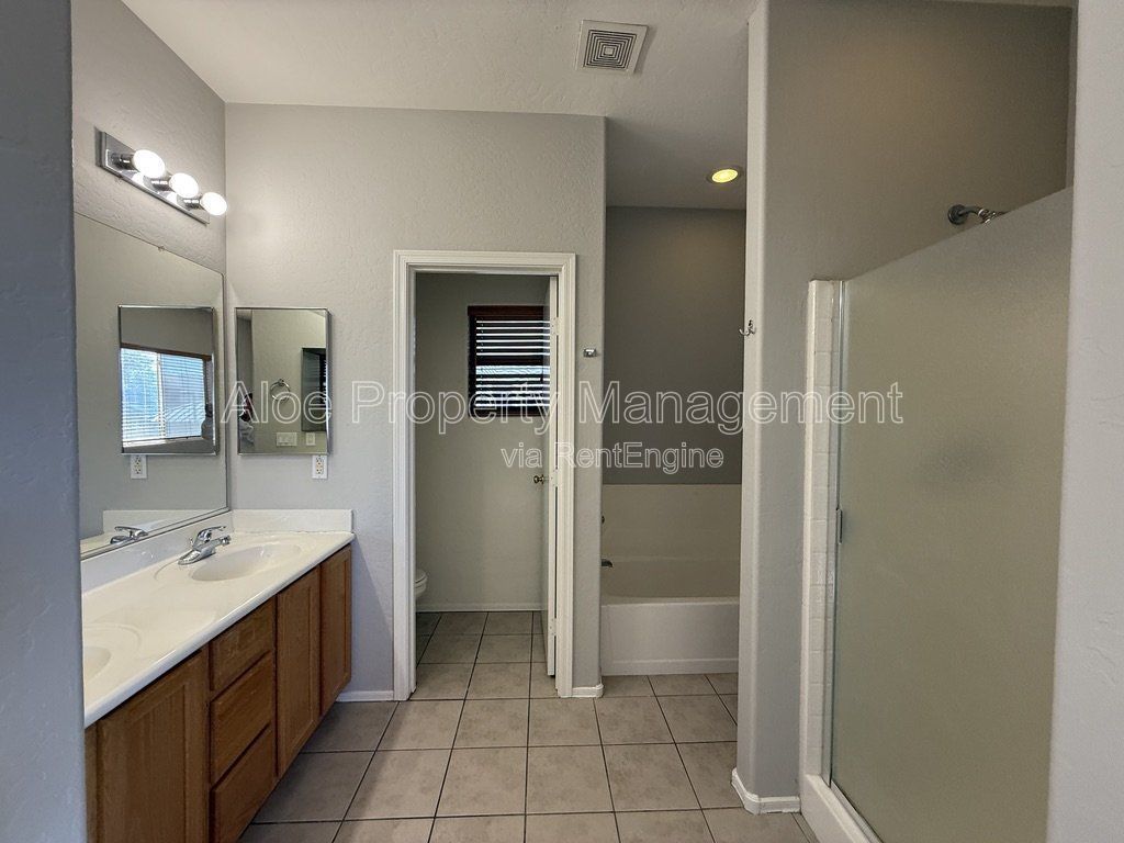 2027 E University Dr, Unit 102 in Tempe, AZ property image