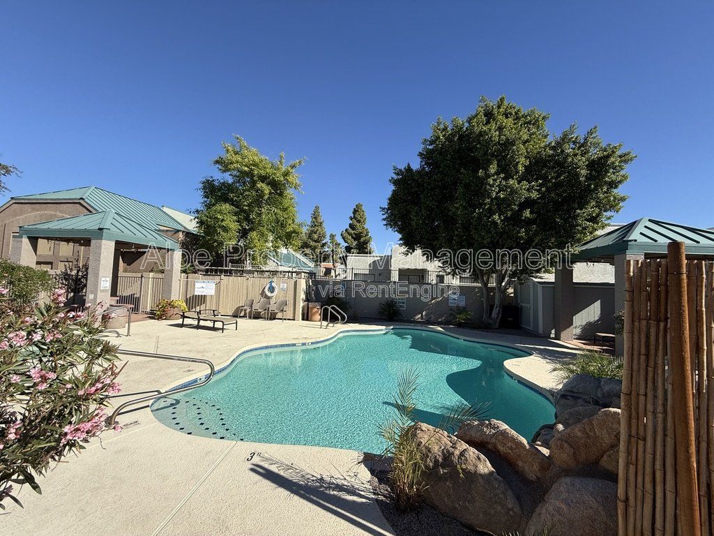 2027 E University Dr, Unit 102 in Tempe, AZ property image