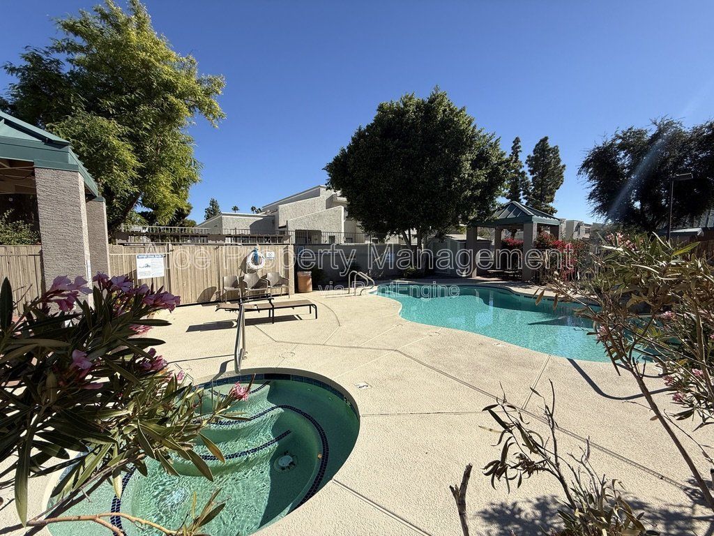 2027 E University Dr, Unit 102 in Tempe, AZ property image